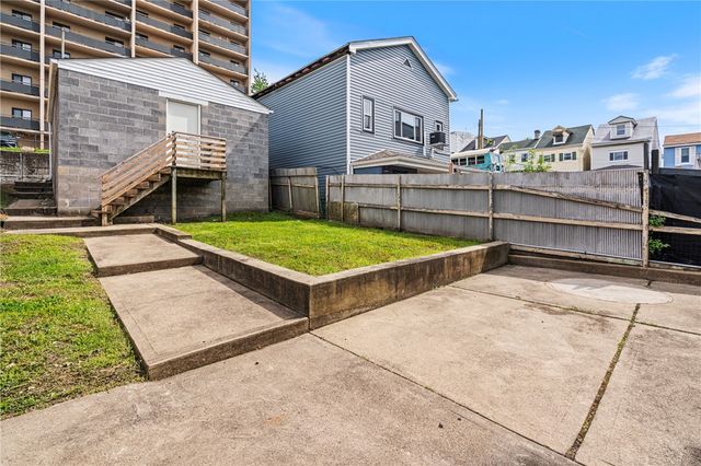 3206 Dobson St, Polish Hill, PA 15219