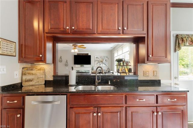 316 Vista Point DR, Hampton, VA 23666