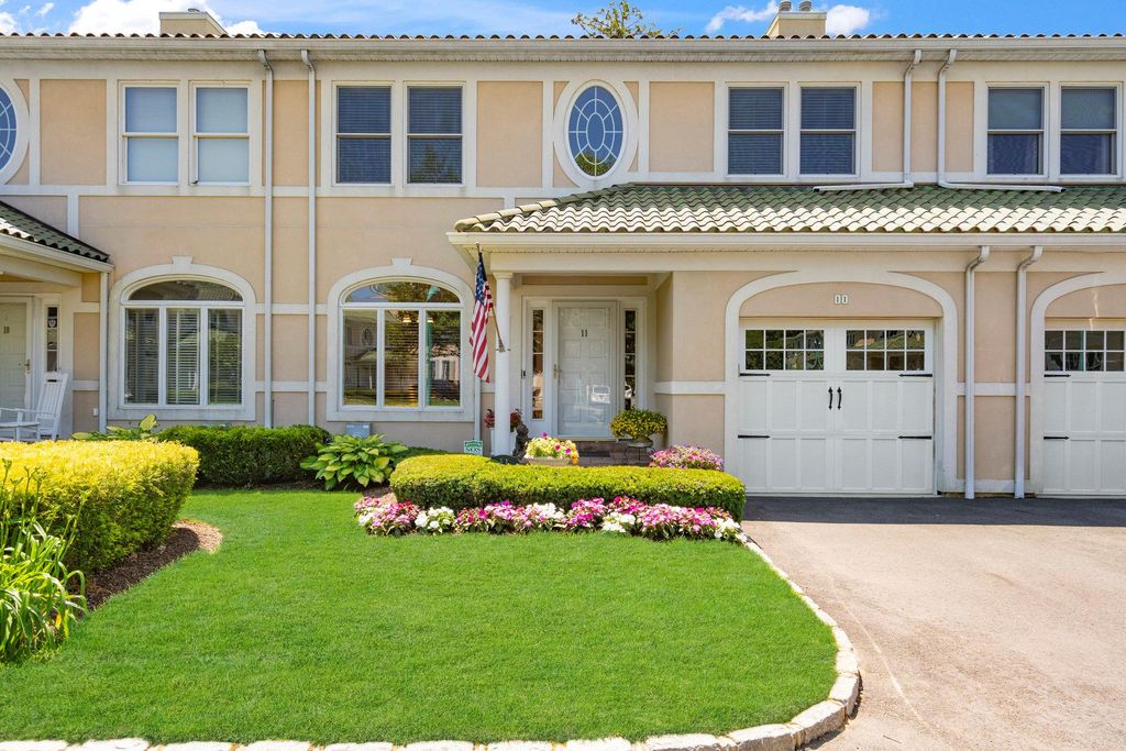 11 Villa Prom 11, Bay Shore, NY 11706