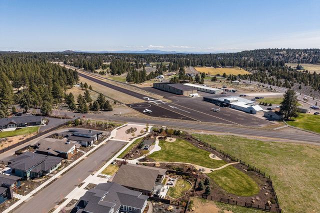 390 E Diamond Peak Avenue, Sisters, OR 97759