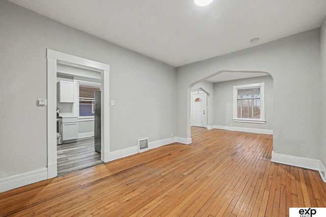 1214 S 25 Avenue, Omaha, NE 68105