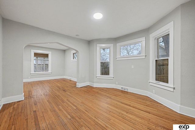 1214 S 25 Avenue, Omaha, NE 68105