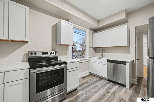 1214 S 25 Avenue, Omaha, NE 68105