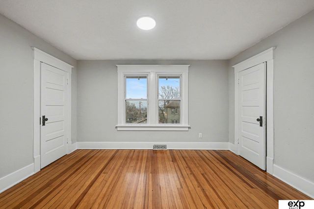 1214 S 25 Avenue, Omaha, NE 68105