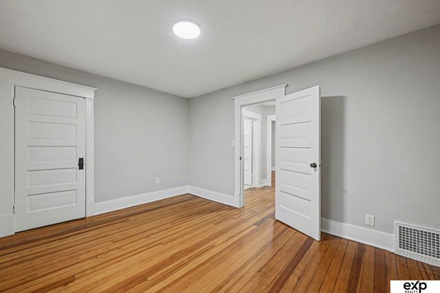 1214 S 25 Avenue, Omaha, NE 68105