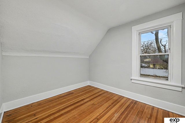 1214 S 25 Avenue, Omaha, NE 68105