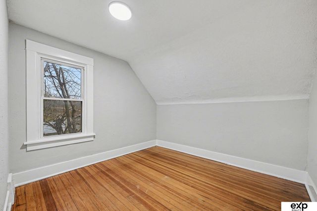 1214 S 25 Avenue, Omaha, NE 68105