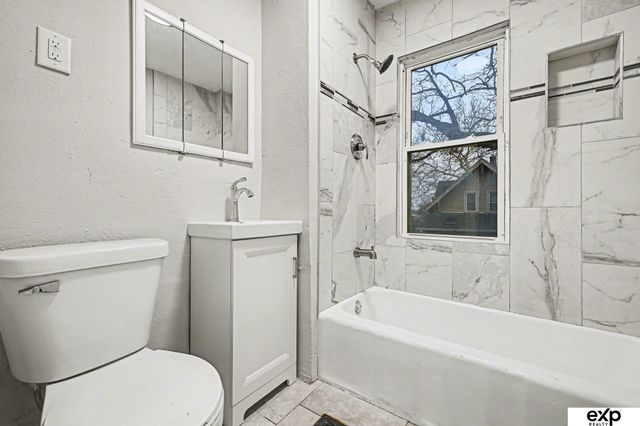 1214 S 25 Avenue, Omaha, NE 68105