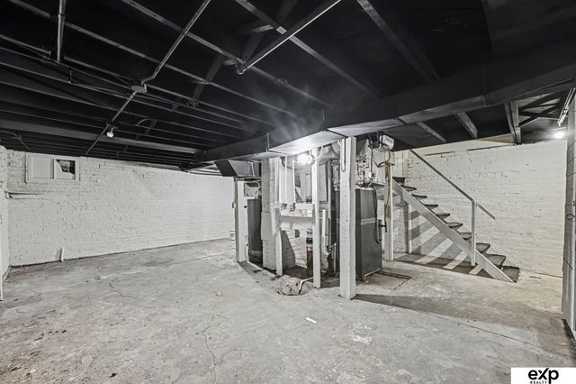 1214 S 25 Avenue, Omaha, NE 68105