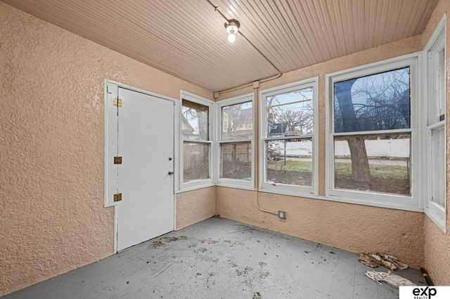 1214 S 25 Avenue, Omaha, NE 68105