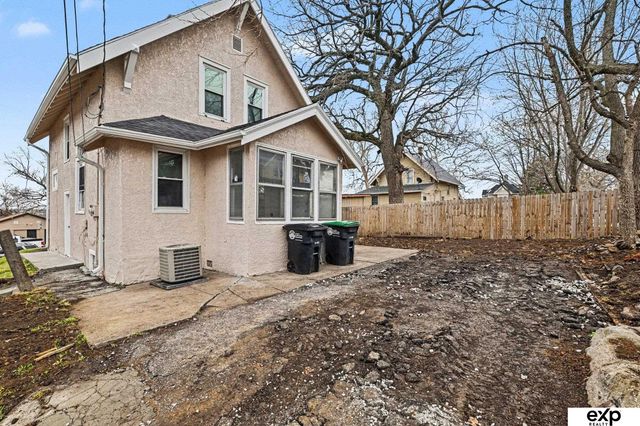 1214 S 25 Avenue, Omaha, NE 68105