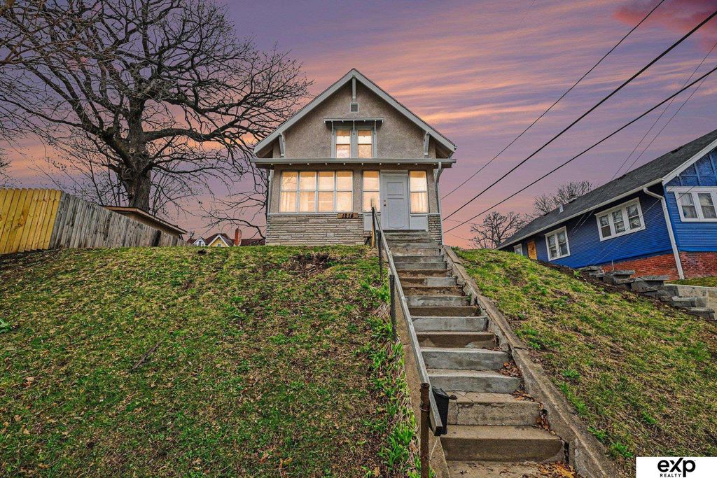 1214 S 25 Avenue, Omaha, NE 68105