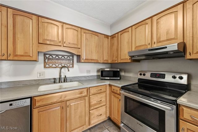 8210 Deepwood Boulevard 7, Mentor, OH 44060