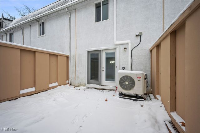 8210 Deepwood Boulevard 7, Mentor, OH 44060