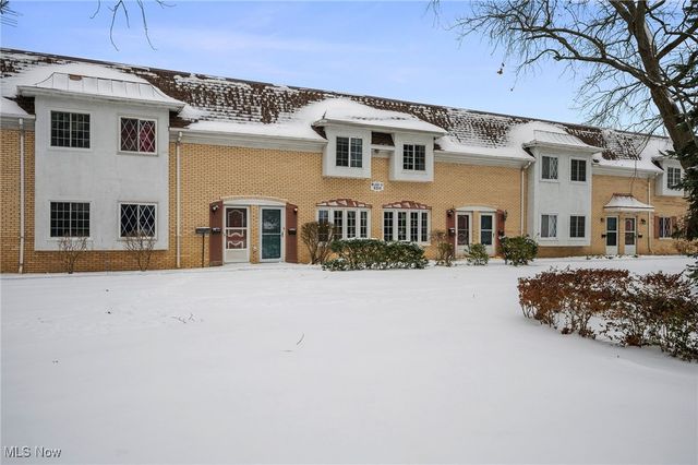 8210 Deepwood Boulevard 7, Mentor, OH 44060