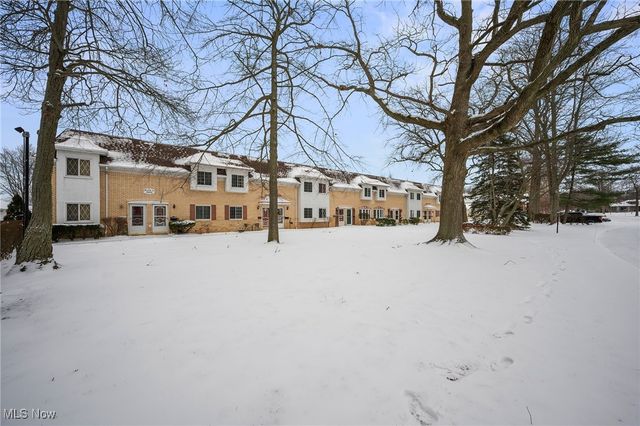 8210 Deepwood Boulevard 7, Mentor, OH 44060