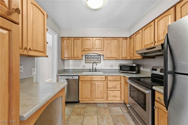 8210 Deepwood Boulevard 7, Mentor, OH 44060