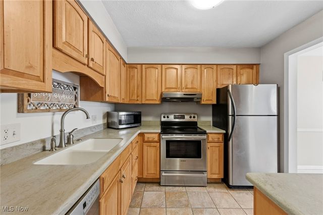 8210 Deepwood Boulevard 7, Mentor, OH 44060