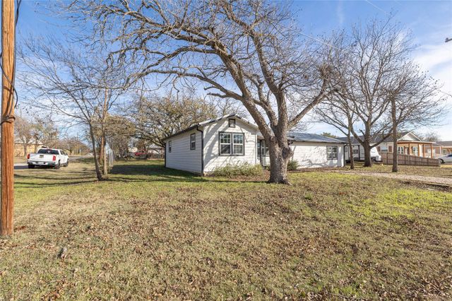 403 5th Street, Blanket, TX 76432