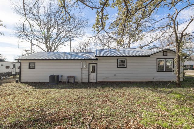 403 5th Street, Blanket, TX 76432