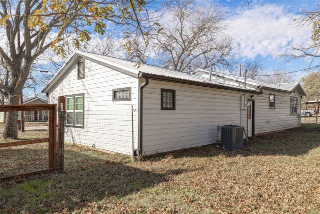 403 5th Street, Blanket, TX 76432