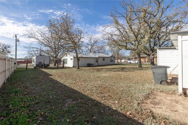 403 5th Street, Blanket, TX 76432