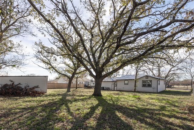 403 5th Street, Blanket, TX 76432
