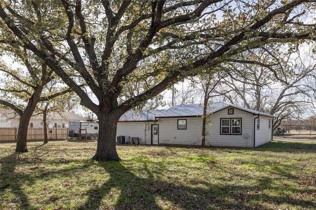 403 5th Street, Blanket, TX 76432