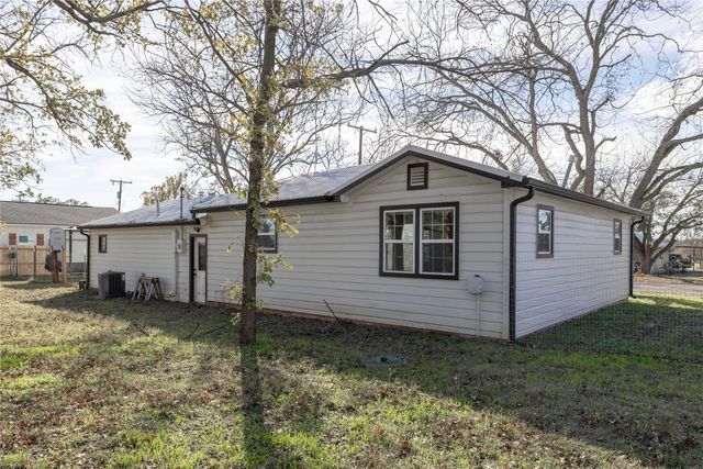 403 5th Street, Blanket, TX 76432