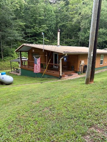 137 Sanford Lane, Ellijay, GA 30540