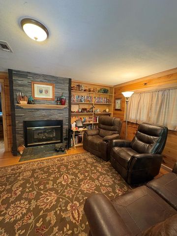 137 Sanford Lane, Ellijay, GA 30540