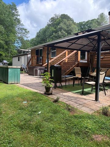 137 Sanford Lane, Ellijay, GA 30540
