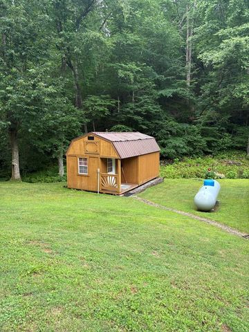 137 Sanford Lane, Ellijay, GA 30540