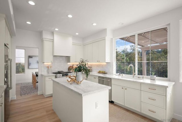 5155 Ruette De Mer, San Diego, CA 92130