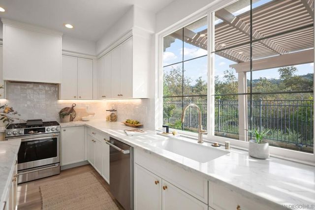 5155 Ruette De Mer, San Diego, CA 92130