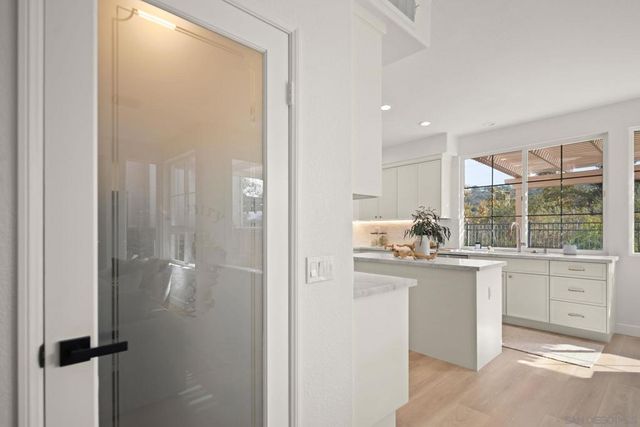 5155 Ruette De Mer, San Diego, CA 92130