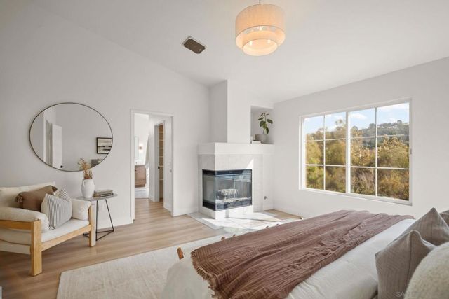 5155 Ruette De Mer, San Diego, CA 92130