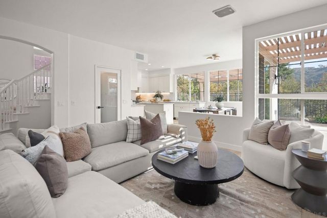 5155 Ruette De Mer, San Diego, CA 92130