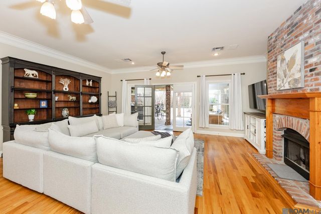 2101 Brittany Dr, Port Allen, LA 70767