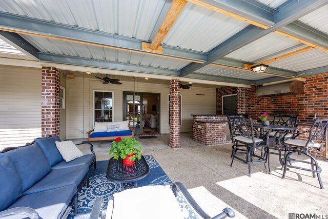 2101 Brittany Dr, Port Allen, LA 70767