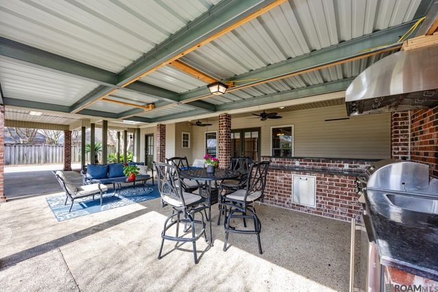 2101 Brittany Dr, Port Allen, LA 70767