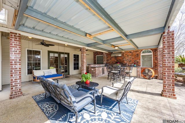 2101 Brittany Dr, Port Allen, LA 70767