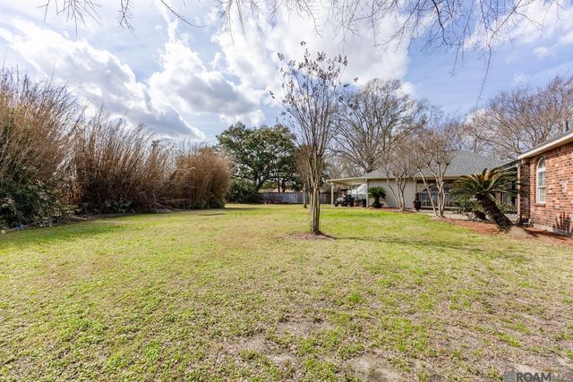 2101 Brittany Dr, Port Allen, LA 70767