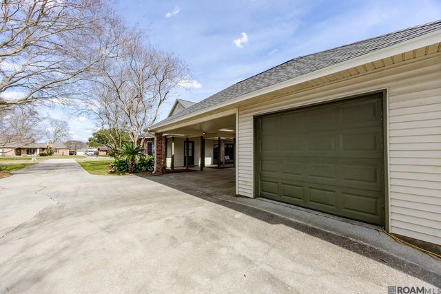 2101 Brittany Dr, Port Allen, LA 70767