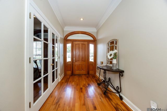 2101 Brittany Dr, Port Allen, LA 70767