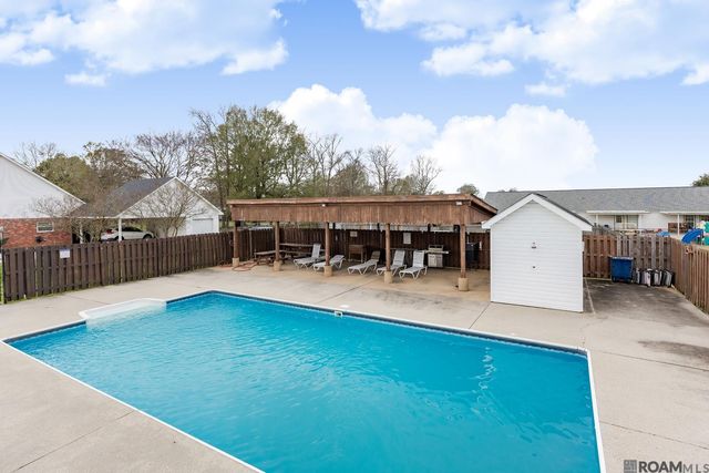 2101 Brittany Dr, Port Allen, LA 70767