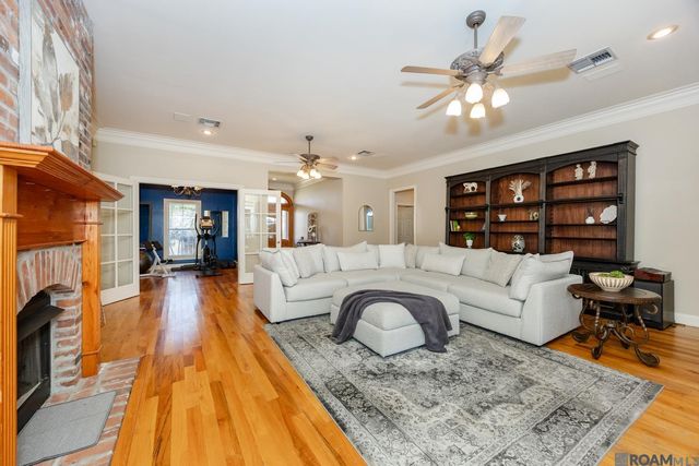 2101 Brittany Dr, Port Allen, LA 70767