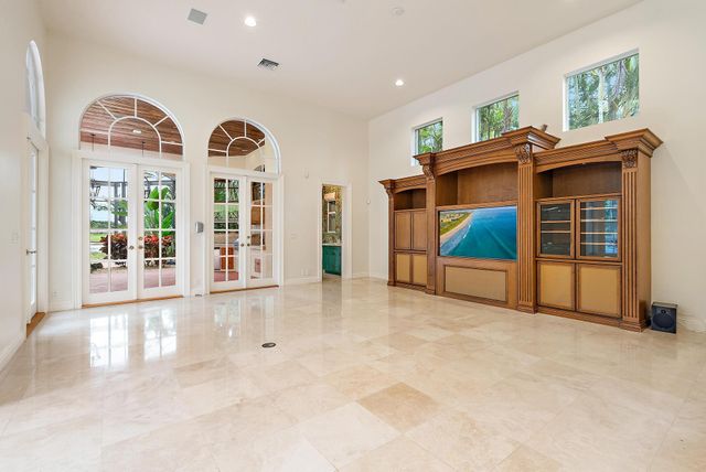 8500 Egret Lakes Lane, West Palm Beach, FL 33412