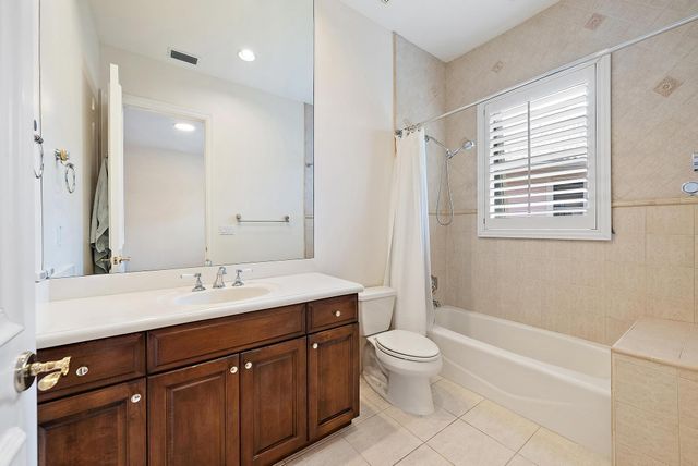 8500 Egret Lakes Lane, West Palm Beach, FL 33412