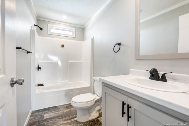 269 W Medina Verde, Natalia, TX 78059